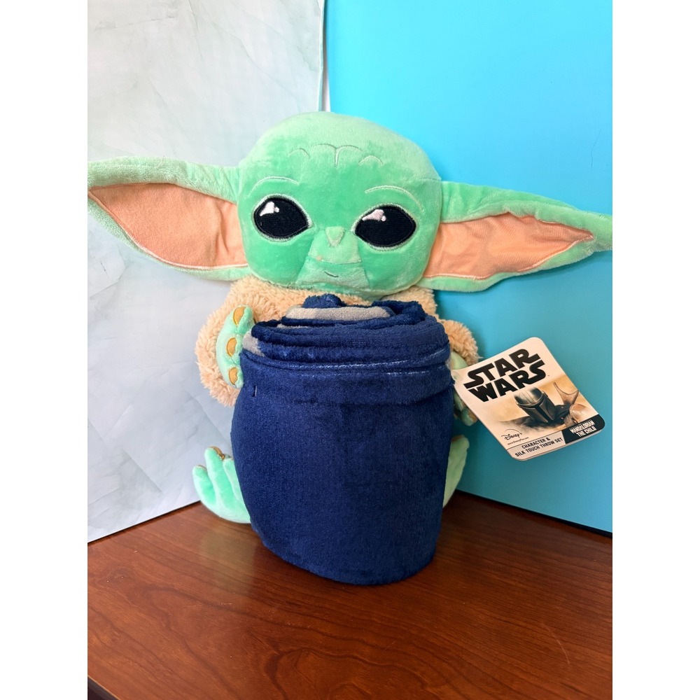 Disney Star Wars Mandalorian Stuffed Character and‎ Throw Blanket
